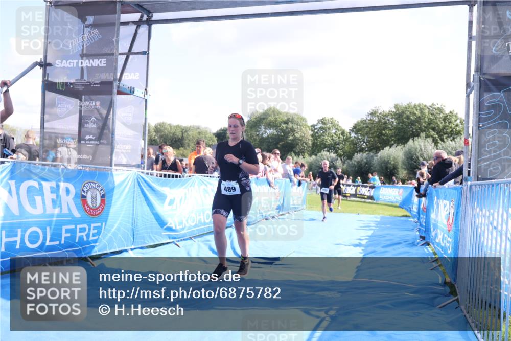 25.08.2024 - Elbe Triathlon Hamburg H.Heesch http://msf.ph/oto/6875782 25.08.2024 11:41:41 Ziel 430, 489, 577 meine-sportfotos.de