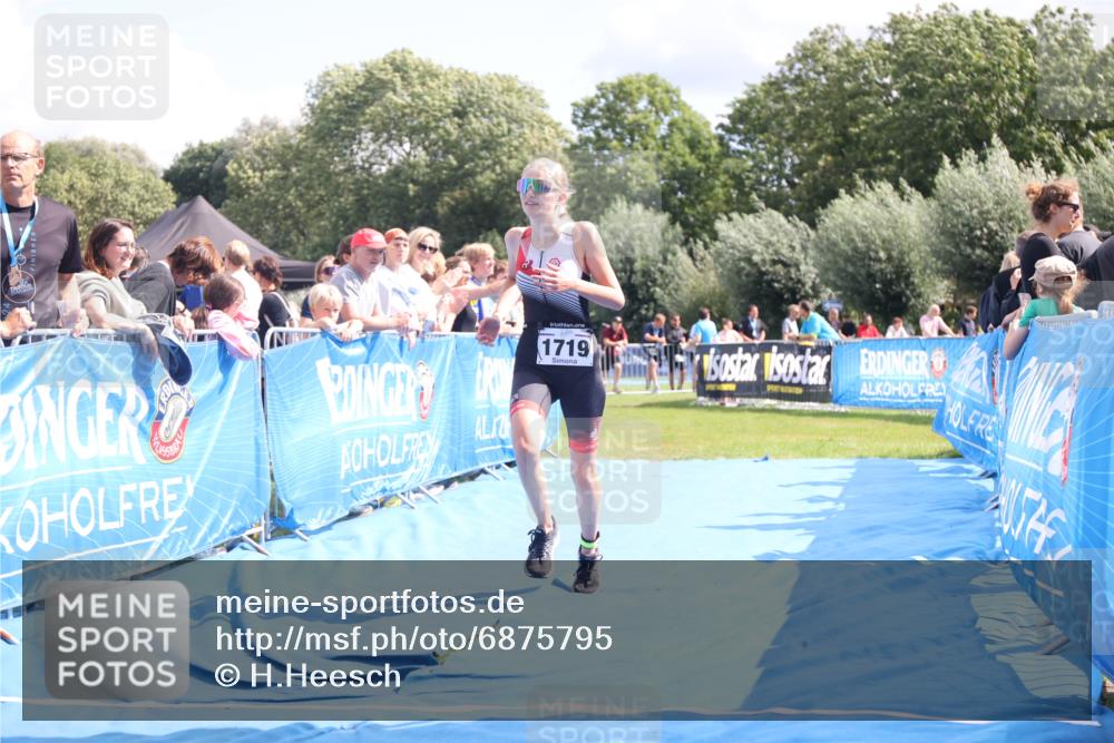 25.08.2024 - Elbe Triathlon Hamburg H.Heesch http://msf.ph/oto/6875795 25.08.2024 12:05:38 Ziel 1603, 1719 meine-sportfotos.de