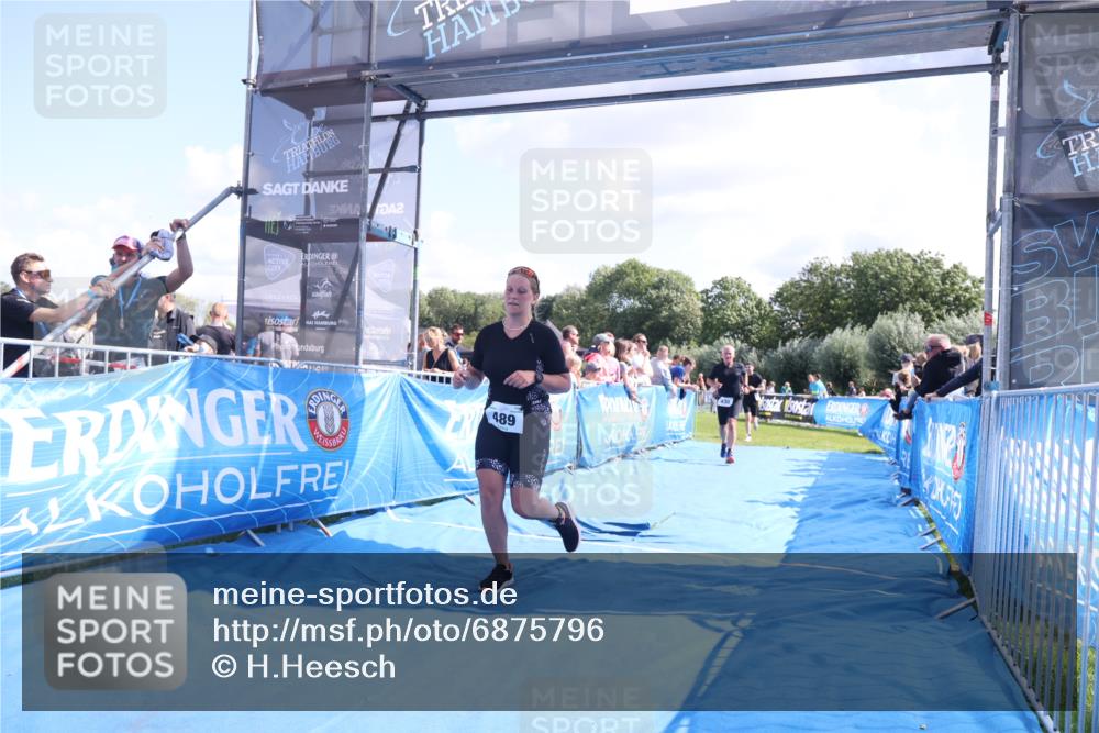 25.08.2024 - Elbe Triathlon Hamburg H.Heesch http://msf.ph/oto/6875796 25.08.2024 11:41:41 Ziel 430, 489, 577 meine-sportfotos.de