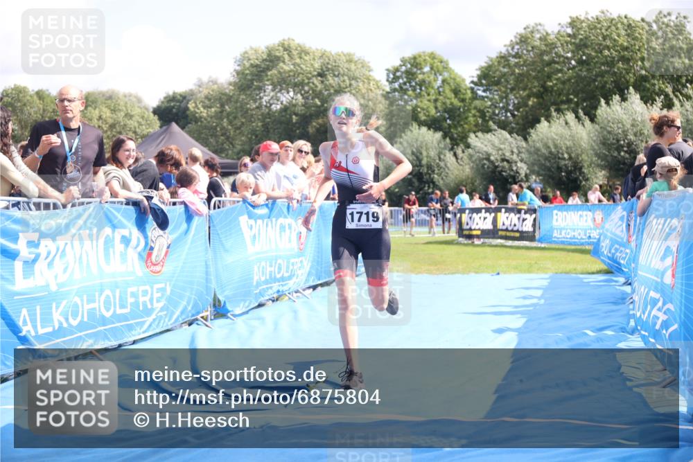 25.08.2024 - Elbe Triathlon Hamburg H.Heesch http://msf.ph/oto/6875804 25.08.2024 12:05:38 Ziel 1603, 1719 meine-sportfotos.de