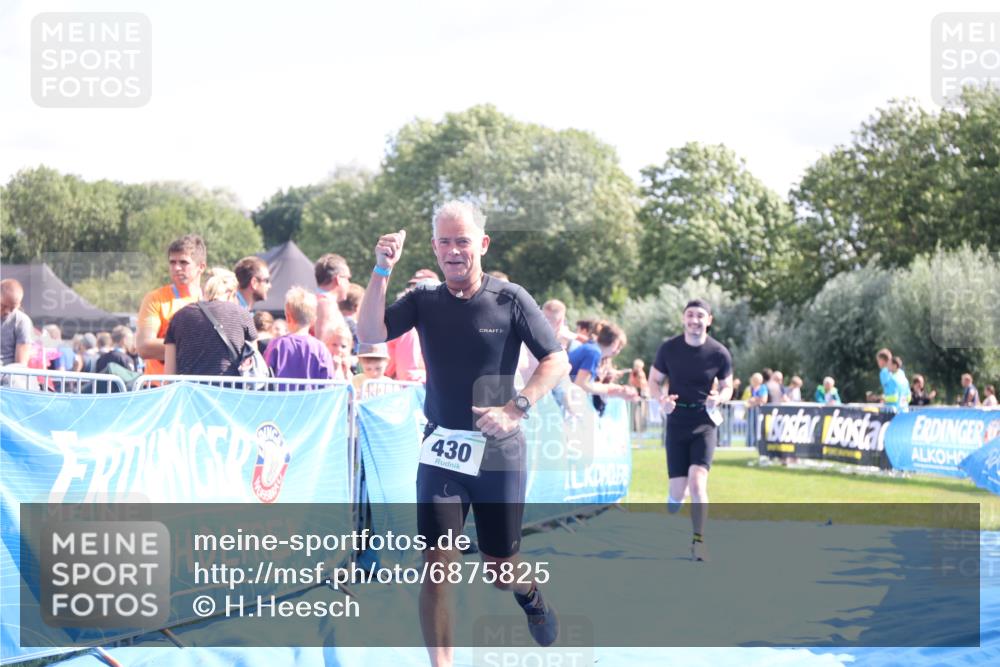 25.08.2024 - Elbe Triathlon Hamburg H.Heesch http://msf.ph/oto/6875825 25.08.2024 11:41:43 Ziel 430, 489, 577 meine-sportfotos.de