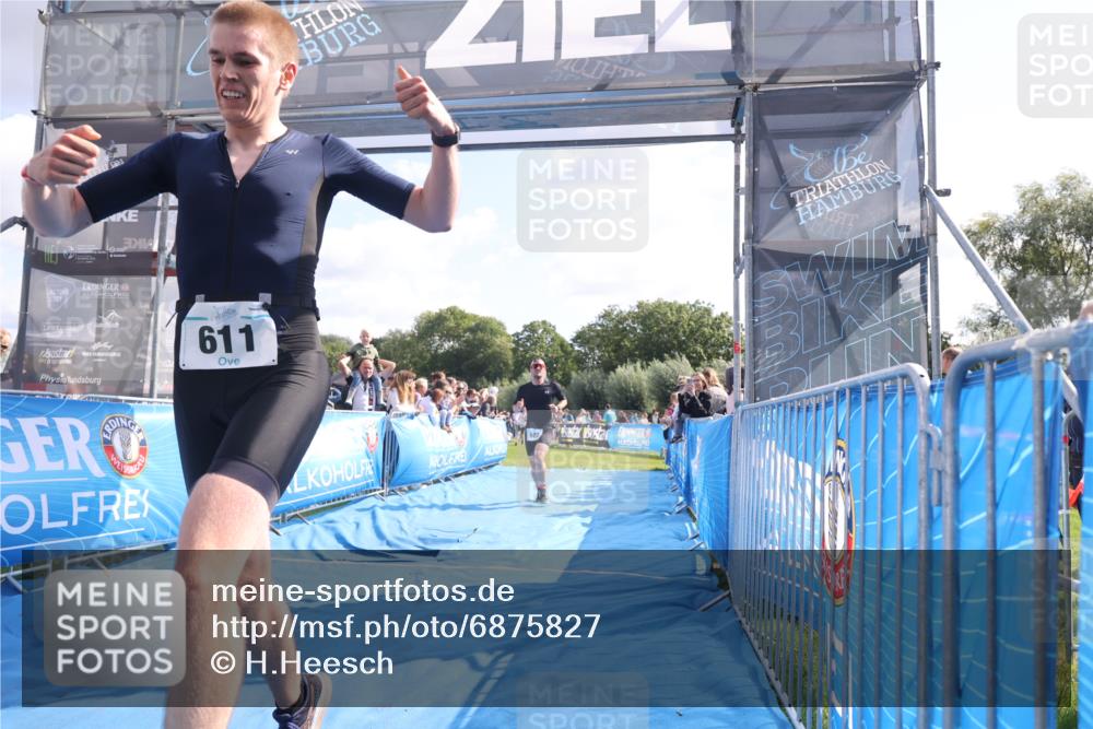 25.08.2024 - Elbe Triathlon Hamburg H.Heesch http://msf.ph/oto/6875827 25.08.2024 11:16:26 Ziel 607, 611, 693 meine-sportfotos.de