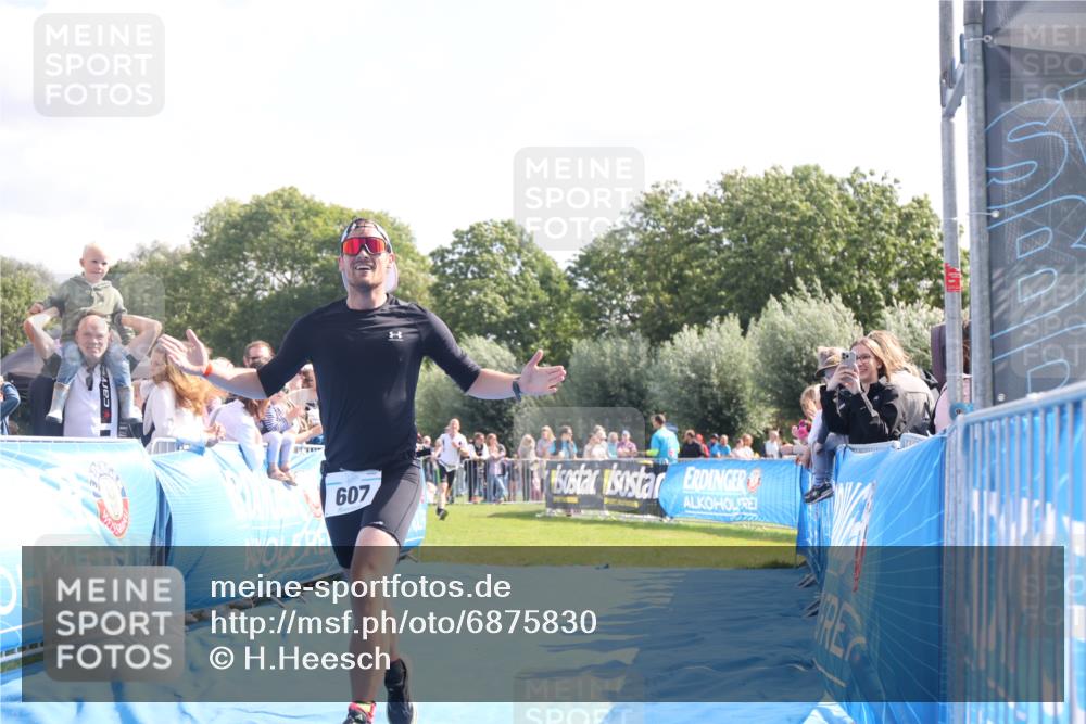 25.08.2024 - Elbe Triathlon Hamburg H.Heesch http://msf.ph/oto/6875830 25.08.2024 11:16:27 Ziel 607, 611, 693 meine-sportfotos.de