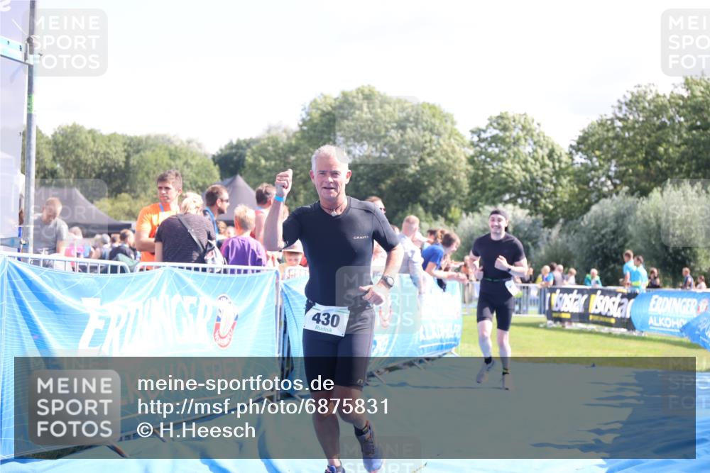 25.08.2024 - Elbe Triathlon Hamburg H.Heesch http://msf.ph/oto/6875831 25.08.2024 11:41:43 Ziel 430, 489, 577 meine-sportfotos.de