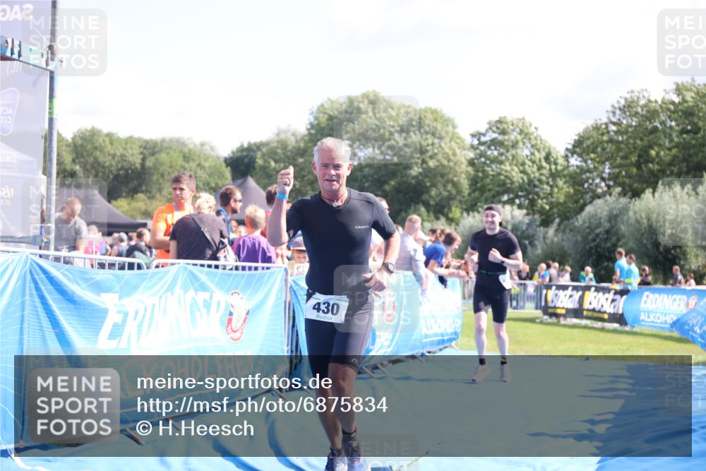 25.08.2024 - Elbe Triathlon Hamburg H.Heesch http://msf.ph/oto/6875834 25.08.2024 11:41:43 Ziel 430, 489, 577 meine-sportfotos.de