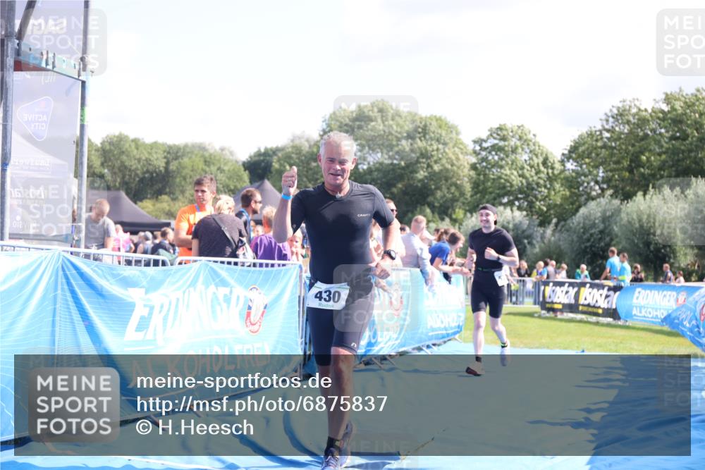 25.08.2024 - Elbe Triathlon Hamburg H.Heesch http://msf.ph/oto/6875837 25.08.2024 11:41:43 Ziel 430, 489, 577 meine-sportfotos.de