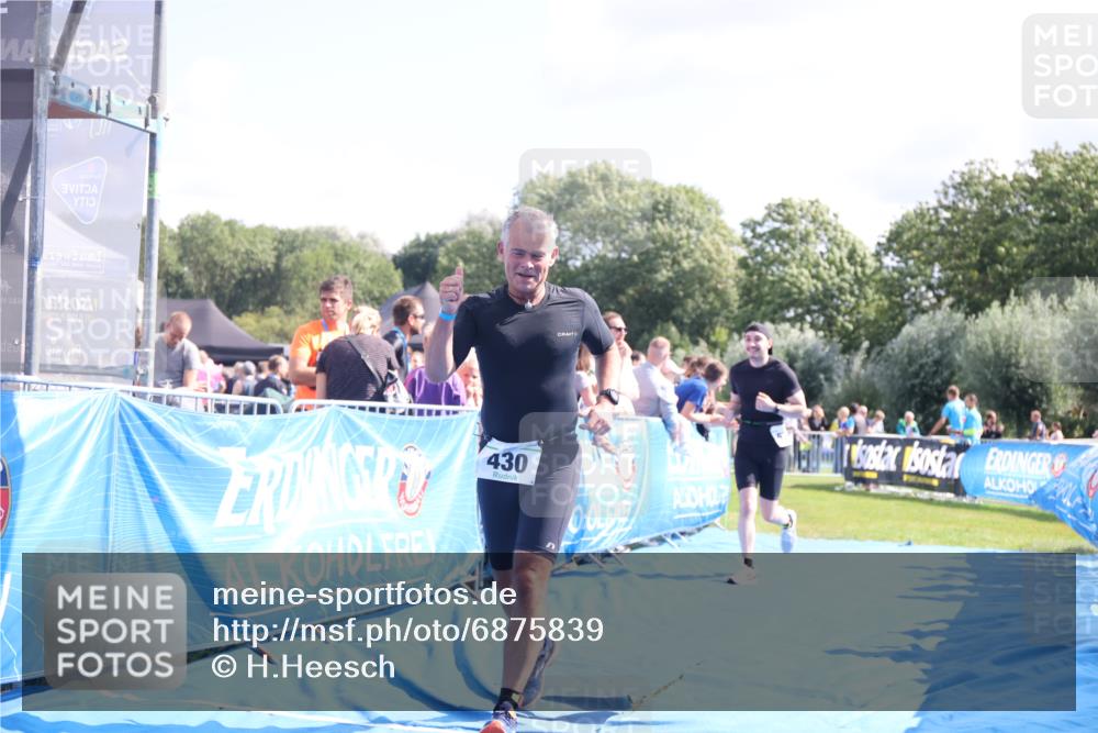 25.08.2024 - Elbe Triathlon Hamburg H.Heesch http://msf.ph/oto/6875839 25.08.2024 11:41:43 Ziel 430, 489, 577 meine-sportfotos.de