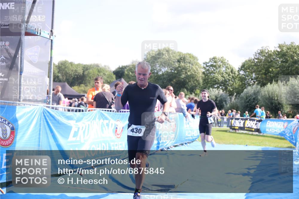 25.08.2024 - Elbe Triathlon Hamburg H.Heesch http://msf.ph/oto/6875845 25.08.2024 11:41:43 Ziel 430, 489, 577 meine-sportfotos.de