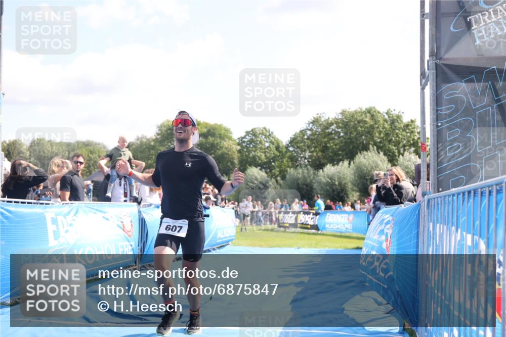 25.08.2024 - Elbe Triathlon Hamburg H.Heesch http://msf.ph/oto/6875847 25.08.2024 11:16:27 Ziel 607, 611, 693 meine-sportfotos.de