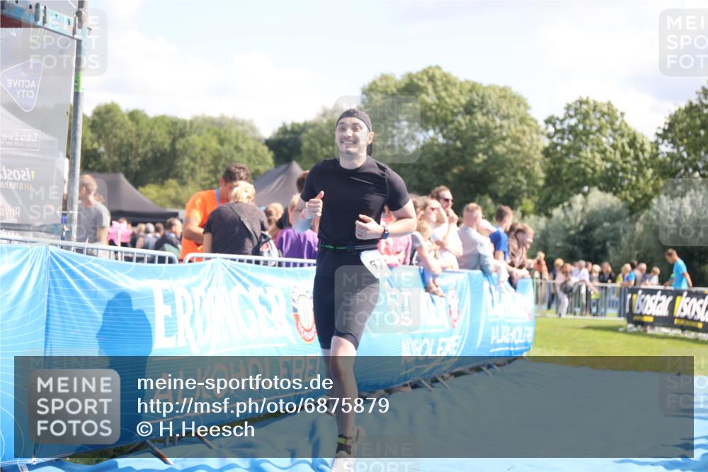 25.08.2024 - Elbe Triathlon Hamburg H.Heesch http://msf.ph/oto/6875879 25.08.2024 11:41:45 Ziel 430, 489, 577 meine-sportfotos.de