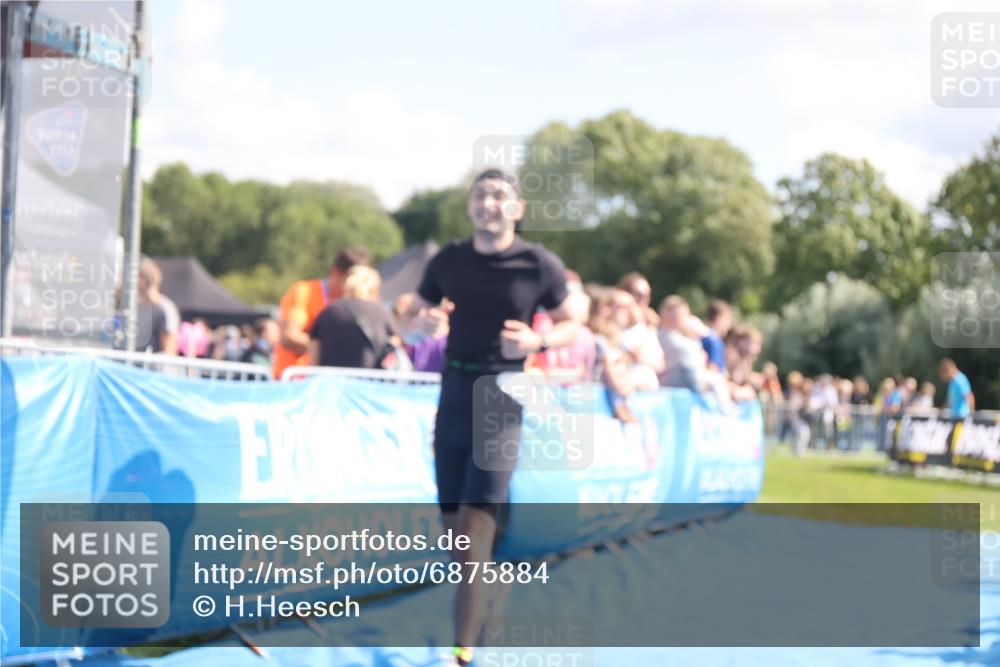 25.08.2024 - Elbe Triathlon Hamburg H.Heesch http://msf.ph/oto/6875884 25.08.2024 11:41:45 Ziel 430, 489, 577 meine-sportfotos.de