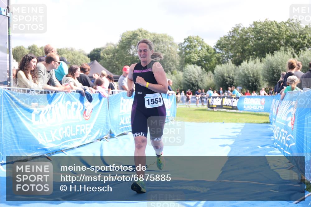 25.08.2024 - Elbe Triathlon Hamburg H.Heesch http://msf.ph/oto/6875885 25.08.2024 12:05:52 Ziel 1554 meine-sportfotos.de