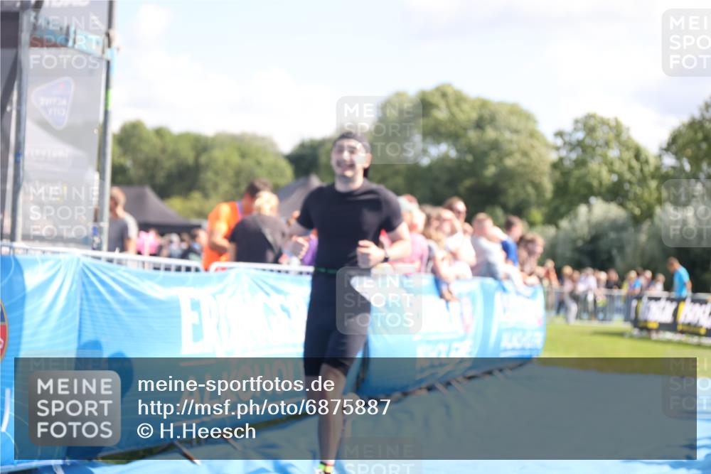 25.08.2024 - Elbe Triathlon Hamburg H.Heesch http://msf.ph/oto/6875887 25.08.2024 11:41:45 Ziel 430, 489, 577 meine-sportfotos.de