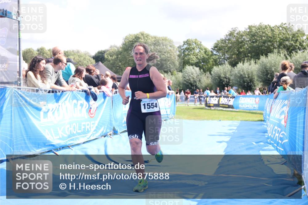 25.08.2024 - Elbe Triathlon Hamburg H.Heesch http://msf.ph/oto/6875888 25.08.2024 12:05:52 Ziel 1554 meine-sportfotos.de