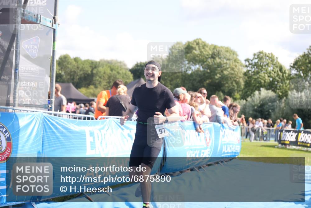 25.08.2024 - Elbe Triathlon Hamburg H.Heesch http://msf.ph/oto/6875890 25.08.2024 11:41:45 Ziel 430, 489, 577 meine-sportfotos.de