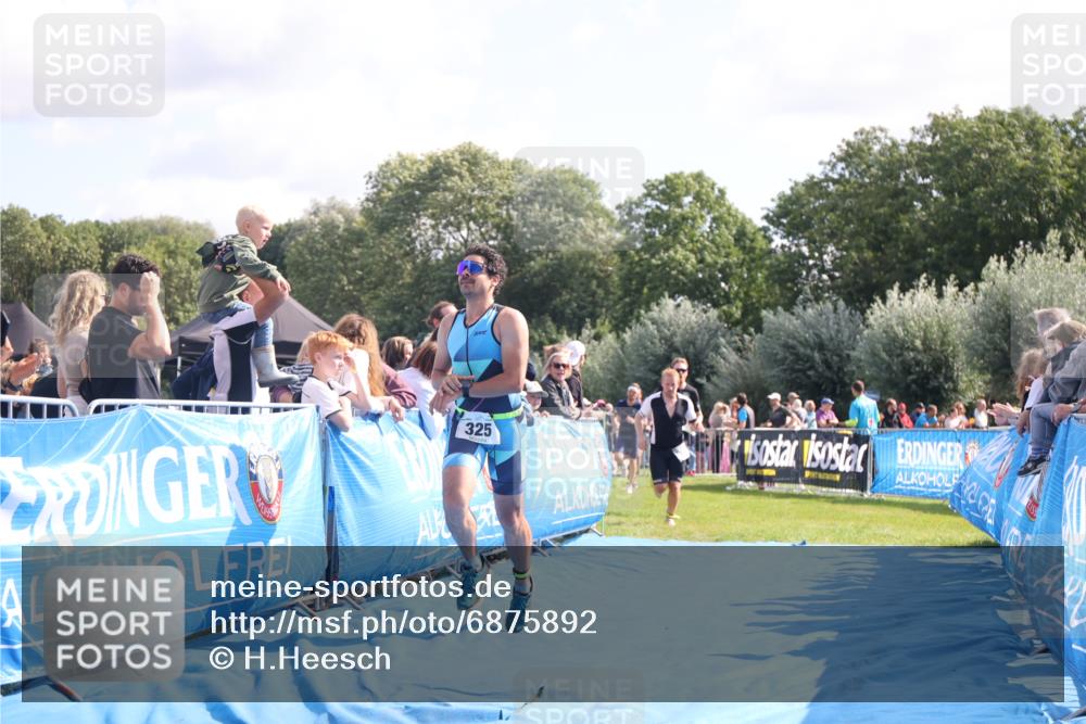 25.08.2024 - Elbe Triathlon Hamburg H.Heesch http://msf.ph/oto/6875892 25.08.2024 11:16:43 Ziel 325, 364, 387, 622, 632, 751 meine-sportfotos.de