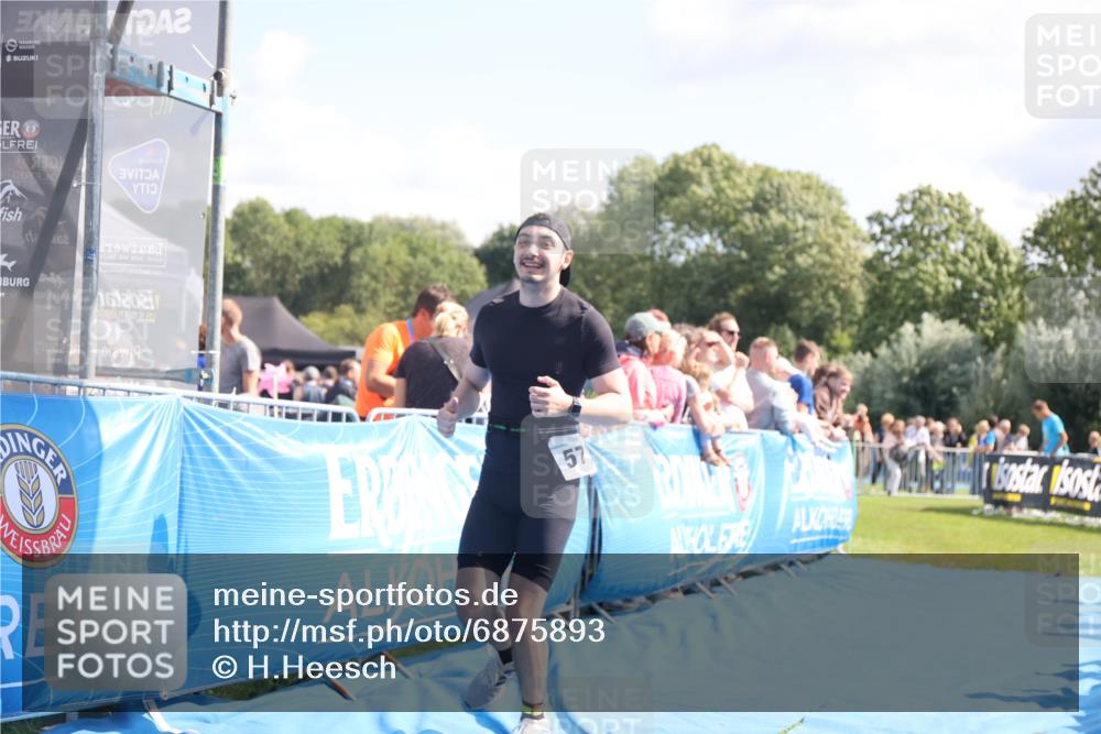 25.08.2024 - Elbe Triathlon Hamburg H.Heesch http://msf.ph/oto/6875893 25.08.2024 11:41:45 Ziel 430, 489, 577 meine-sportfotos.de