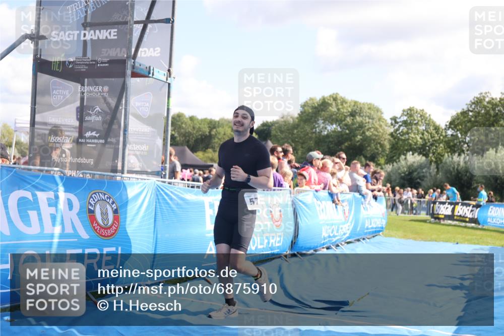 25.08.2024 - Elbe Triathlon Hamburg H.Heesch http://msf.ph/oto/6875910 25.08.2024 11:41:46 Ziel 430, 489, 577 meine-sportfotos.de