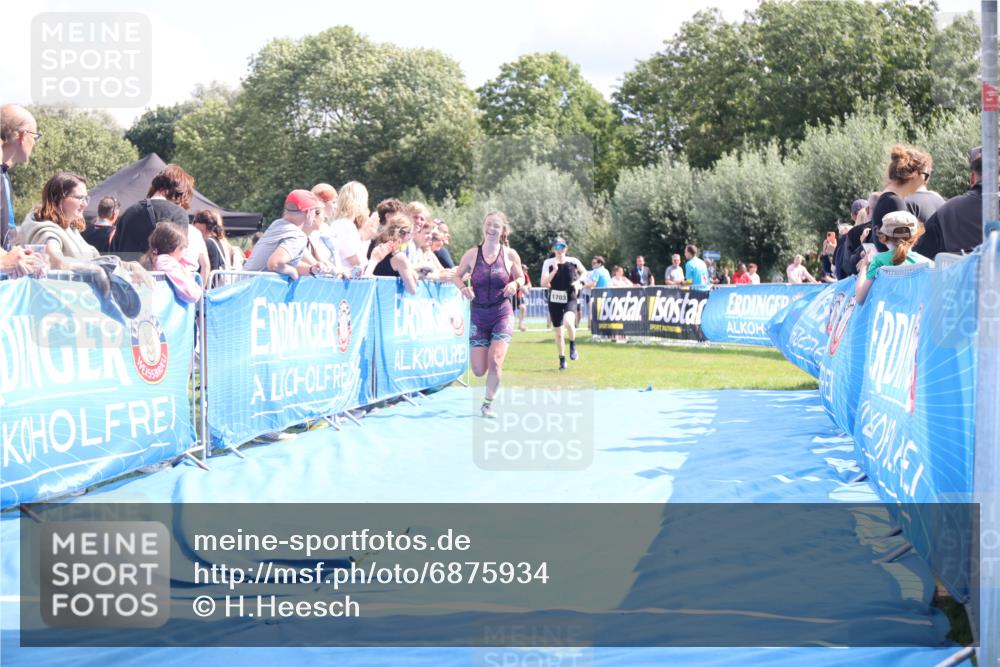25.08.2024 - Elbe Triathlon Hamburg H.Heesch http://msf.ph/oto/6875934 25.08.2024 12:06:08 Ziel 1613, 1703 meine-sportfotos.de
