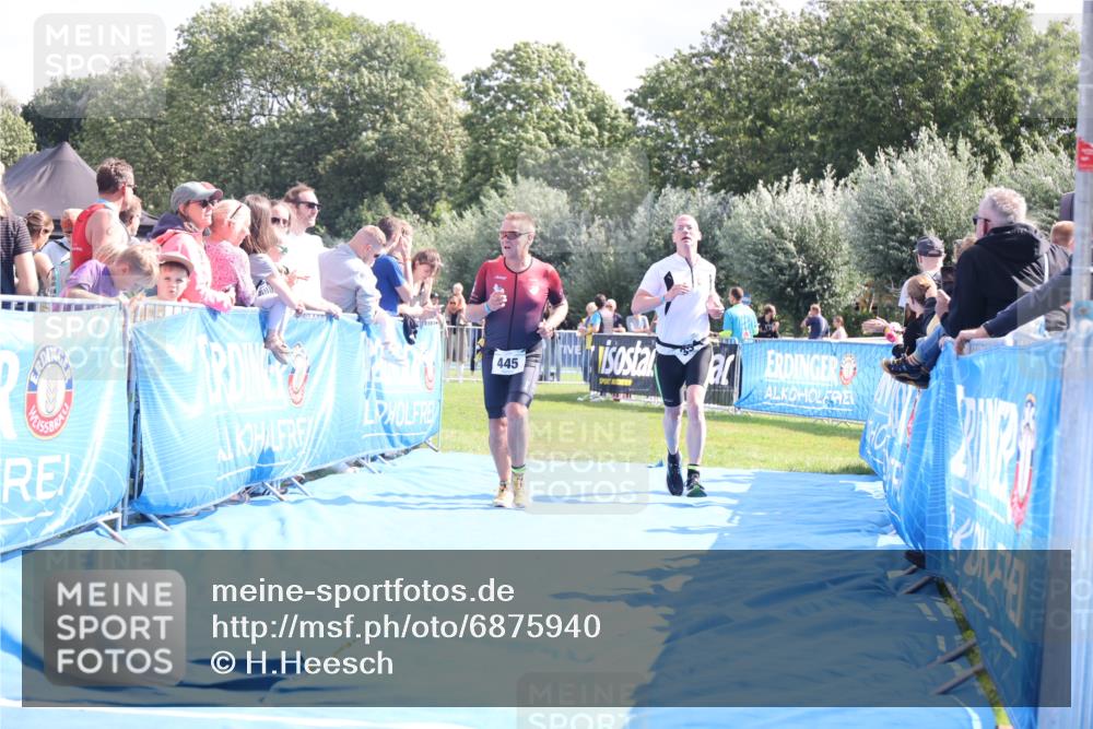 25.08.2024 - Elbe Triathlon Hamburg H.Heesch http://msf.ph/oto/6875940 25.08.2024 11:42:01 Ziel 354, 445 meine-sportfotos.de