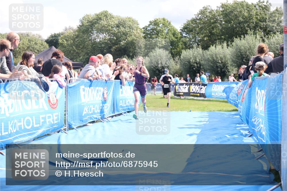 25.08.2024 - Elbe Triathlon Hamburg H.Heesch http://msf.ph/oto/6875945 25.08.2024 12:06:08 Ziel 1613, 1703 meine-sportfotos.de