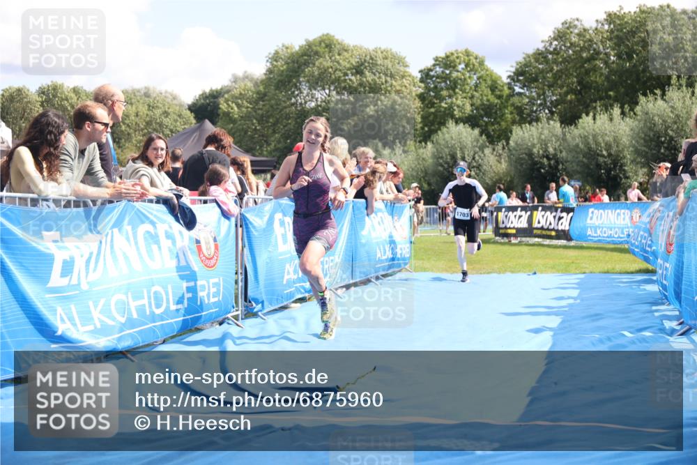 25.08.2024 - Elbe Triathlon Hamburg H.Heesch http://msf.ph/oto/6875960 25.08.2024 12:06:09 Ziel 1613, 1703 meine-sportfotos.de