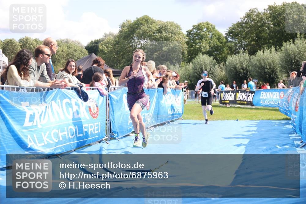 25.08.2024 - Elbe Triathlon Hamburg H.Heesch http://msf.ph/oto/6875963 25.08.2024 12:06:09 Ziel 1613, 1703 meine-sportfotos.de