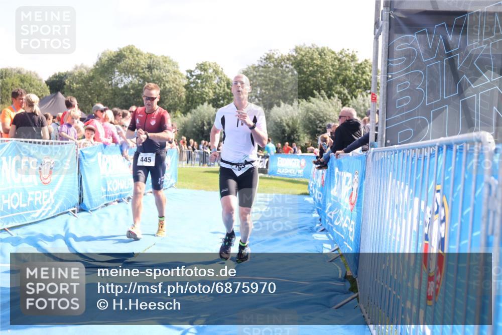25.08.2024 - Elbe Triathlon Hamburg H.Heesch http://msf.ph/oto/6875970 25.08.2024 11:42:03 Ziel 354, 445 meine-sportfotos.de