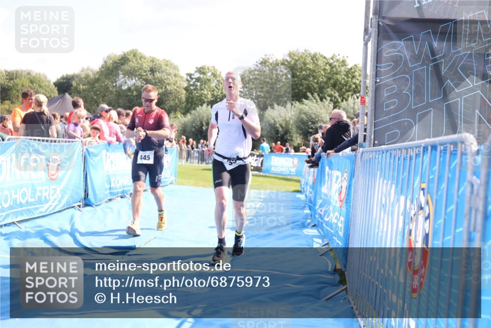 25.08.2024 - Elbe Triathlon Hamburg H.Heesch http://msf.ph/oto/6875973 25.08.2024 11:42:03 Ziel 354, 445 meine-sportfotos.de