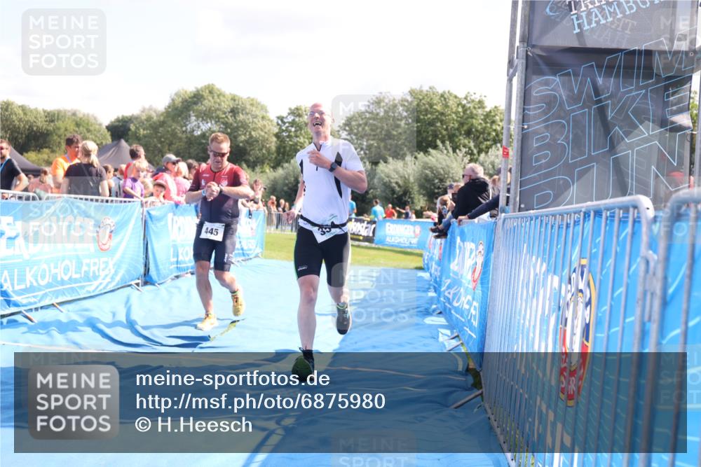 25.08.2024 - Elbe Triathlon Hamburg H.Heesch http://msf.ph/oto/6875980 25.08.2024 11:42:03 Ziel 354, 445 meine-sportfotos.de