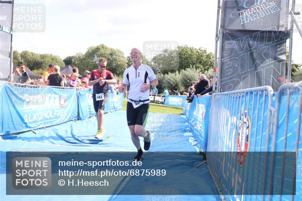 25.08.2024 - Elbe Triathlon Hamburg H.Heesch http://msf.ph/oto/6875989 25.08.2024 11:42:04 Ziel 354, 445, 1454 meine-sportfotos.de