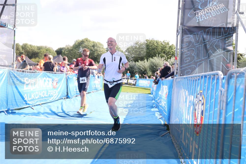 25.08.2024 - Elbe Triathlon Hamburg H.Heesch http://msf.ph/oto/6875992 25.08.2024 11:42:04 Ziel 354, 445, 1454 meine-sportfotos.de