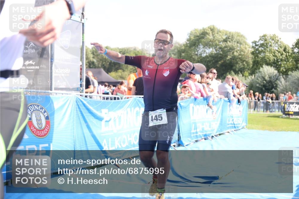 25.08.2024 - Elbe Triathlon Hamburg H.Heesch http://msf.ph/oto/6875995 25.08.2024 11:42:05 Ziel 354, 445, 1454 meine-sportfotos.de