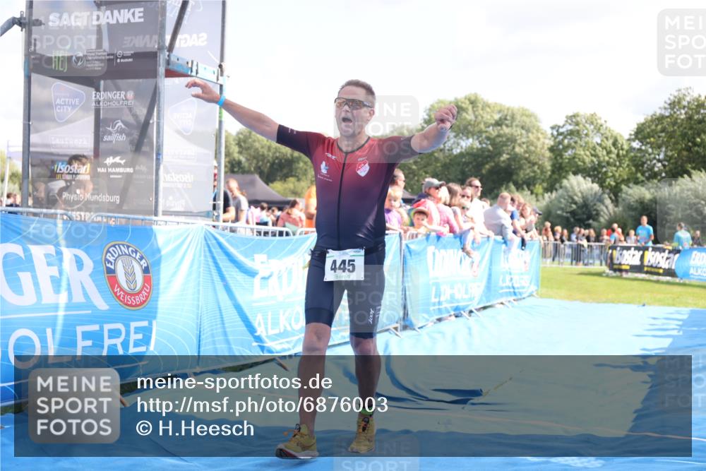 25.08.2024 - Elbe Triathlon Hamburg H.Heesch http://msf.ph/oto/6876003 25.08.2024 11:42:05 Ziel 354, 445, 1454 meine-sportfotos.de