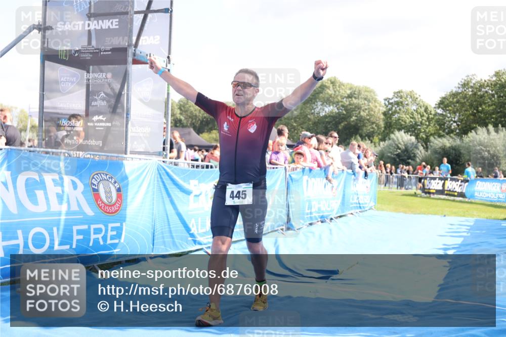25.08.2024 - Elbe Triathlon Hamburg H.Heesch http://msf.ph/oto/6876008 25.08.2024 11:42:05 Ziel 354, 445, 1454 meine-sportfotos.de