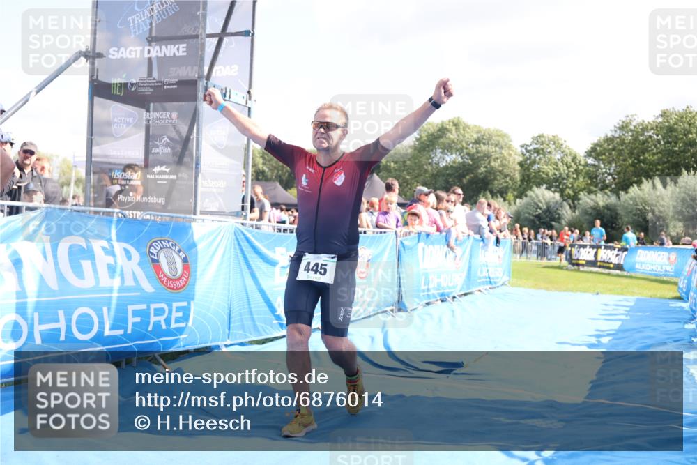 25.08.2024 - Elbe Triathlon Hamburg H.Heesch http://msf.ph/oto/6876014 25.08.2024 11:42:05 Ziel 354, 445, 1454 meine-sportfotos.de