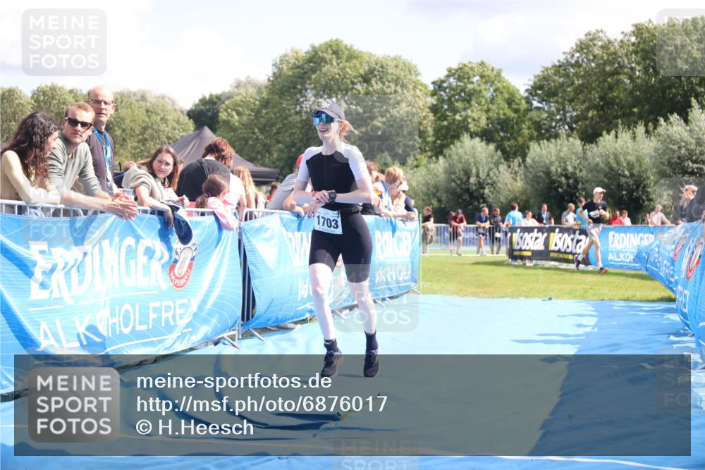 25.08.2024 - Elbe Triathlon Hamburg H.Heesch http://msf.ph/oto/6876017 25.08.2024 12:06:11 Ziel 1613, 1703 meine-sportfotos.de