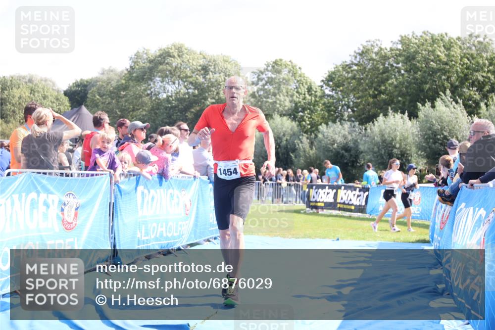 25.08.2024 - Elbe Triathlon Hamburg H.Heesch http://msf.ph/oto/6876029 25.08.2024 11:42:12 Ziel 1454 meine-sportfotos.de