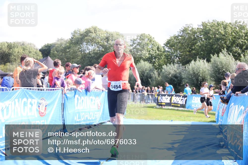 25.08.2024 - Elbe Triathlon Hamburg H.Heesch http://msf.ph/oto/6876033 25.08.2024 11:42:12 Ziel 1454 meine-sportfotos.de