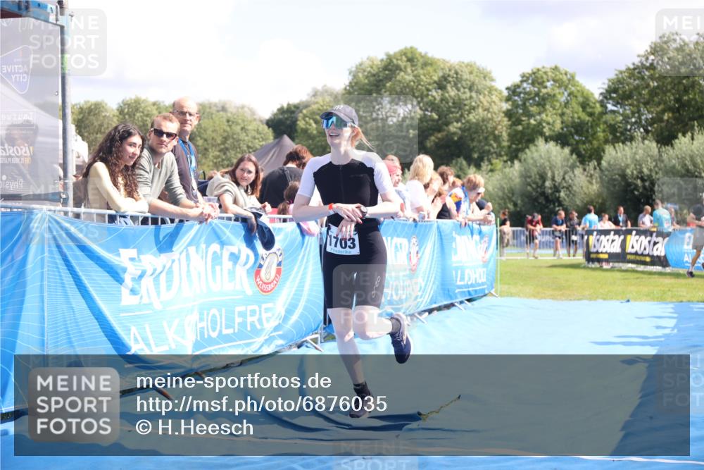 25.08.2024 - Elbe Triathlon Hamburg H.Heesch http://msf.ph/oto/6876035 25.08.2024 12:06:11 Ziel 1613, 1703 meine-sportfotos.de
