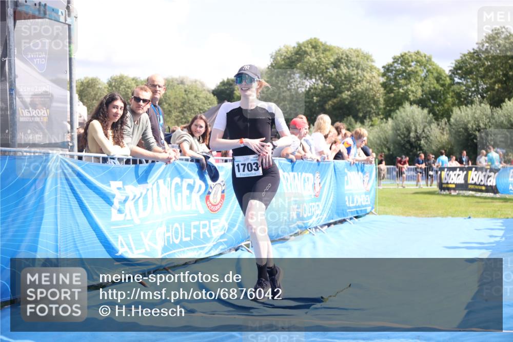 25.08.2024 - Elbe Triathlon Hamburg H.Heesch http://msf.ph/oto/6876042 25.08.2024 12:06:11 Ziel 1613, 1703 meine-sportfotos.de