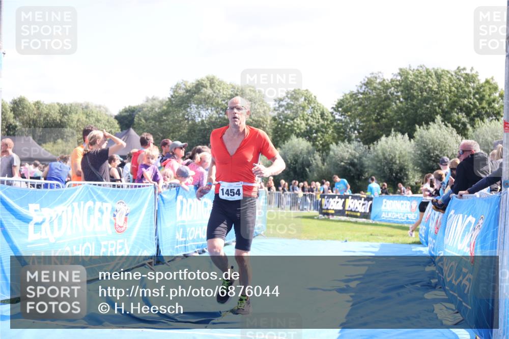 25.08.2024 - Elbe Triathlon Hamburg H.Heesch http://msf.ph/oto/6876044 25.08.2024 11:42:13 Ziel 1454 meine-sportfotos.de