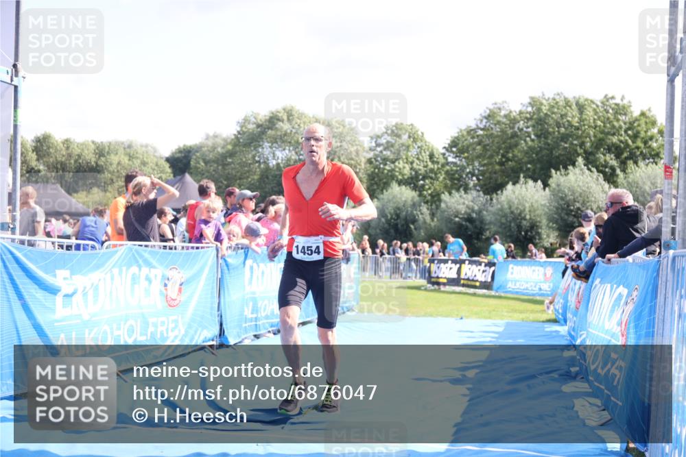 25.08.2024 - Elbe Triathlon Hamburg H.Heesch http://msf.ph/oto/6876047 25.08.2024 11:42:13 Ziel 1454 meine-sportfotos.de
