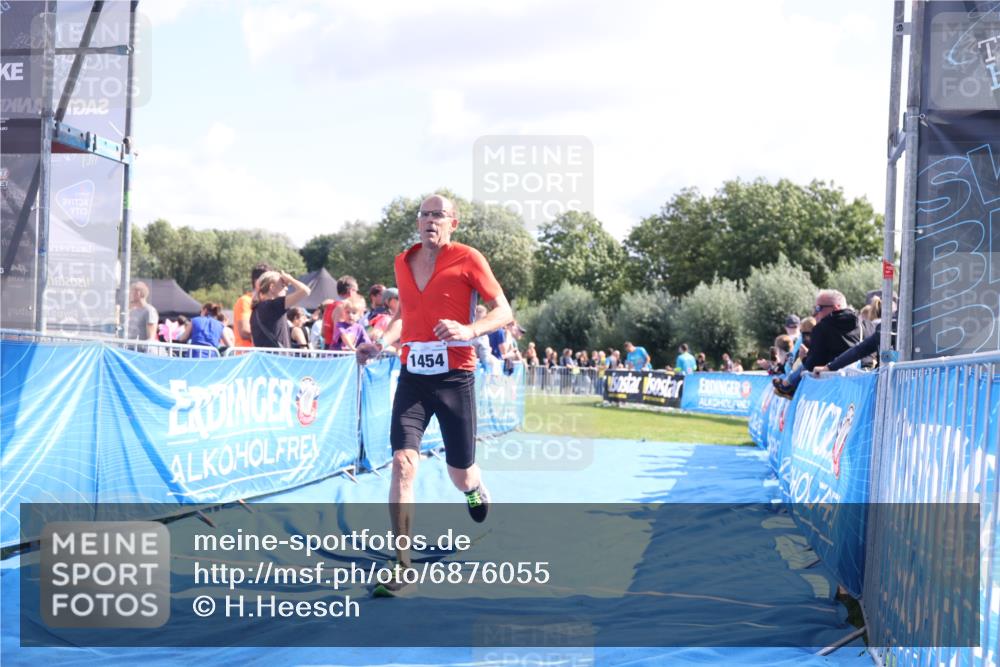 25.08.2024 - Elbe Triathlon Hamburg H.Heesch http://msf.ph/oto/6876055 25.08.2024 11:42:13 Ziel 1454 meine-sportfotos.de
