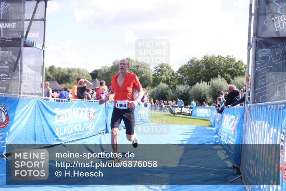 25.08.2024 - Elbe Triathlon Hamburg H.Heesch http://msf.ph/oto/6876058 25.08.2024 11:42:13 Ziel 1454 meine-sportfotos.de