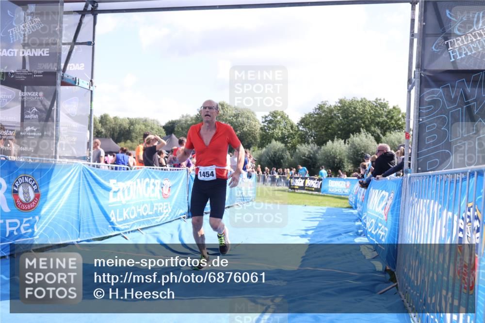 25.08.2024 - Elbe Triathlon Hamburg H.Heesch http://msf.ph/oto/6876061 25.08.2024 11:42:13 Ziel 1454 meine-sportfotos.de