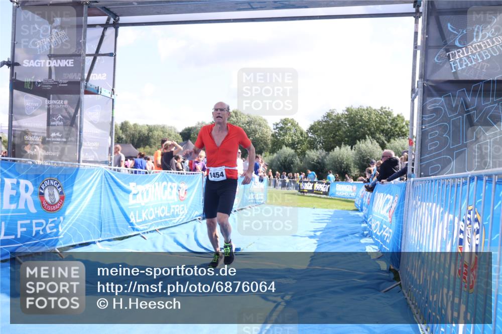 25.08.2024 - Elbe Triathlon Hamburg H.Heesch http://msf.ph/oto/6876064 25.08.2024 11:42:13 Ziel 1454 meine-sportfotos.de