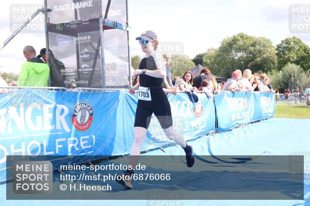 25.08.2024 - Elbe Triathlon Hamburg H.Heesch http://msf.ph/oto/6876066 25.08.2024 12:06:11 Ziel 1613, 1703 meine-sportfotos.de