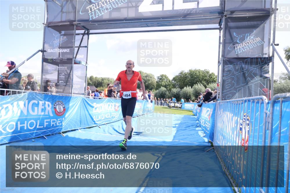 25.08.2024 - Elbe Triathlon Hamburg H.Heesch http://msf.ph/oto/6876070 25.08.2024 11:42:13 Ziel 1454 meine-sportfotos.de