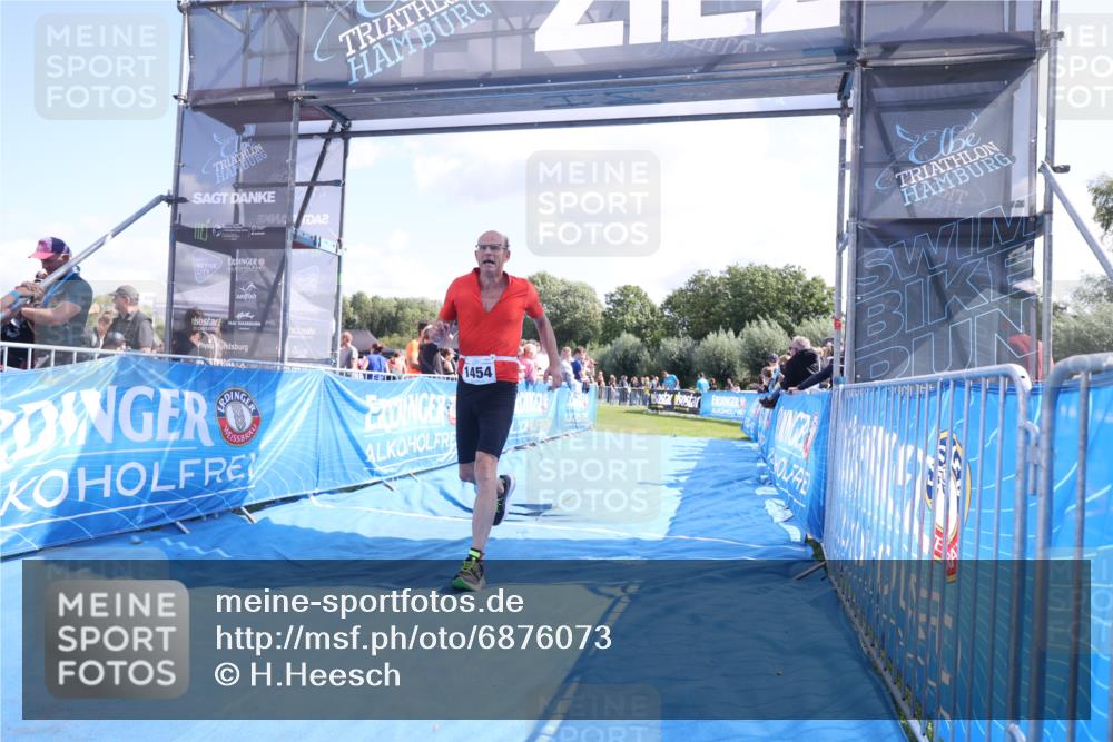25.08.2024 - Elbe Triathlon Hamburg H.Heesch http://msf.ph/oto/6876073 25.08.2024 11:42:13 Ziel 1454 meine-sportfotos.de